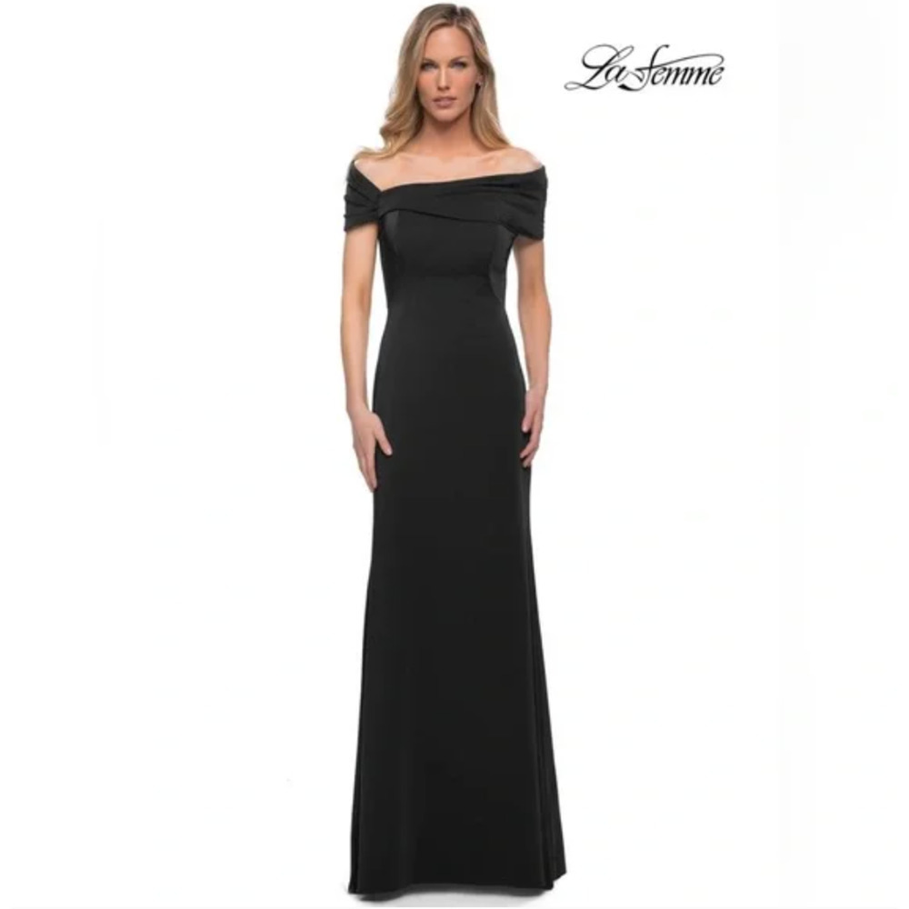 NWOT La Femme Stunning Off The Shoulder Evening Gown Women's Black Size 10